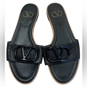 V Black Leather Sandals Size 7